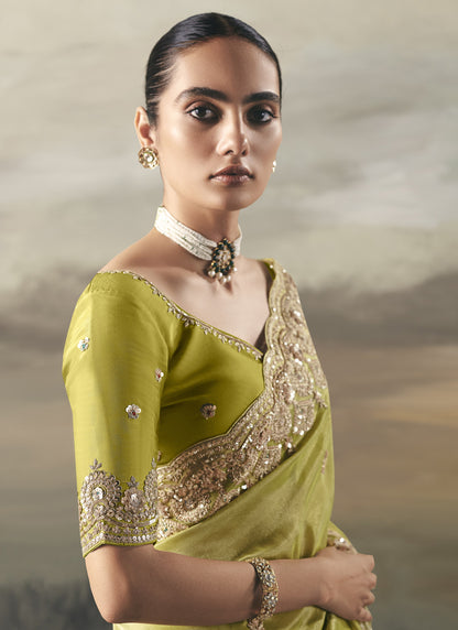 Light Pear Designer Border With Designer Blouse Wedding Wear Saree